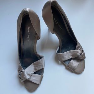 ⭐️SOLD⭐️Grey Satin Heels